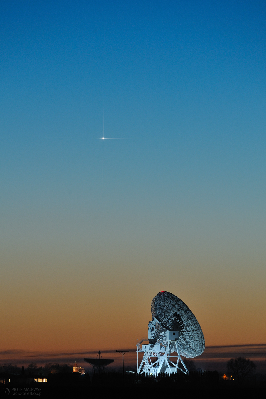 MAŁY CEL MAŁEGO. Merkury nad radioteleskopami CA UMK sfotografowany 24 marca 2017 roku.