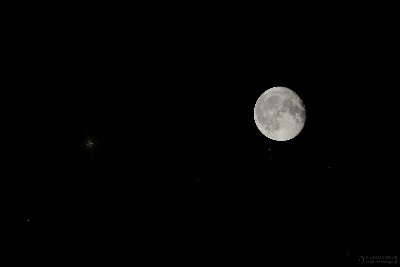 PRZED ZAKRYCIEM. Księżyc i Aldebaran (po lewej) przed zakryciem nocą 6 listopada 2017 roku.