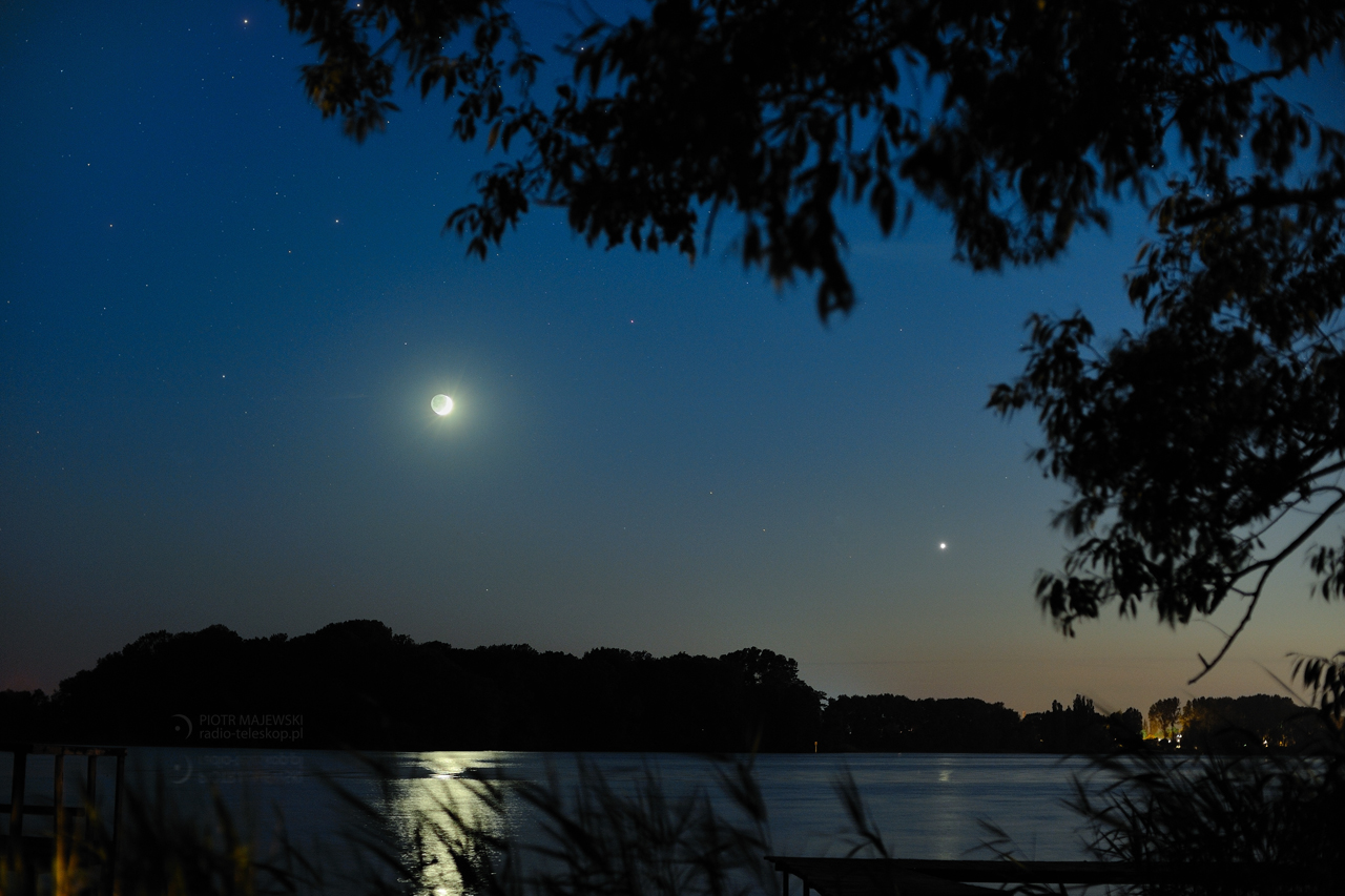 SCHADZKA NAD JEZIOREM. Księżyc i Wenus w złączeniu nad Jeziorem Gopło.