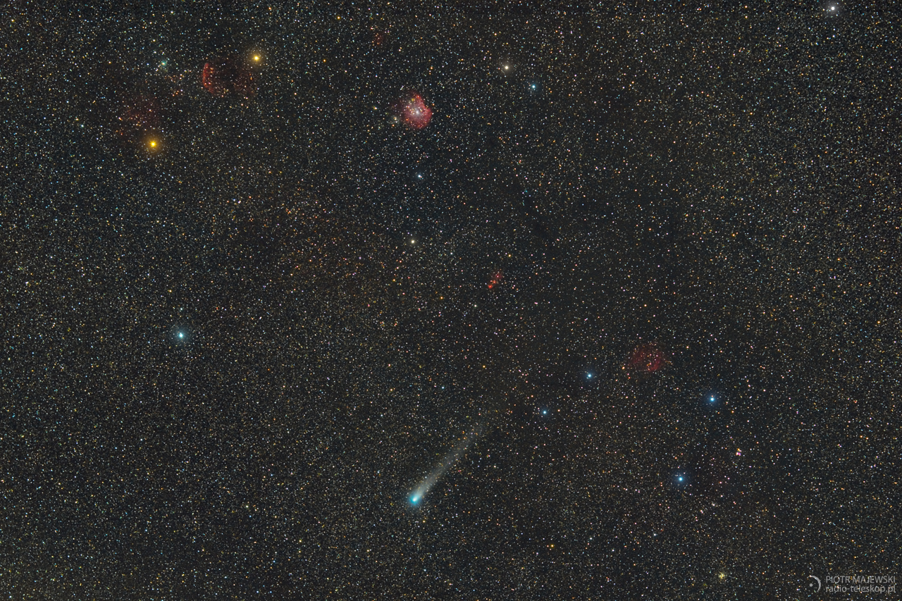 GRA W KOLORY. Kometa 21P/Giacobini-Zinner obok kilku mgławic.