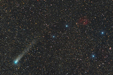 GRA W KOLORY. Kometa 21P/Giacobini-Zinner obok kilku mgławic.